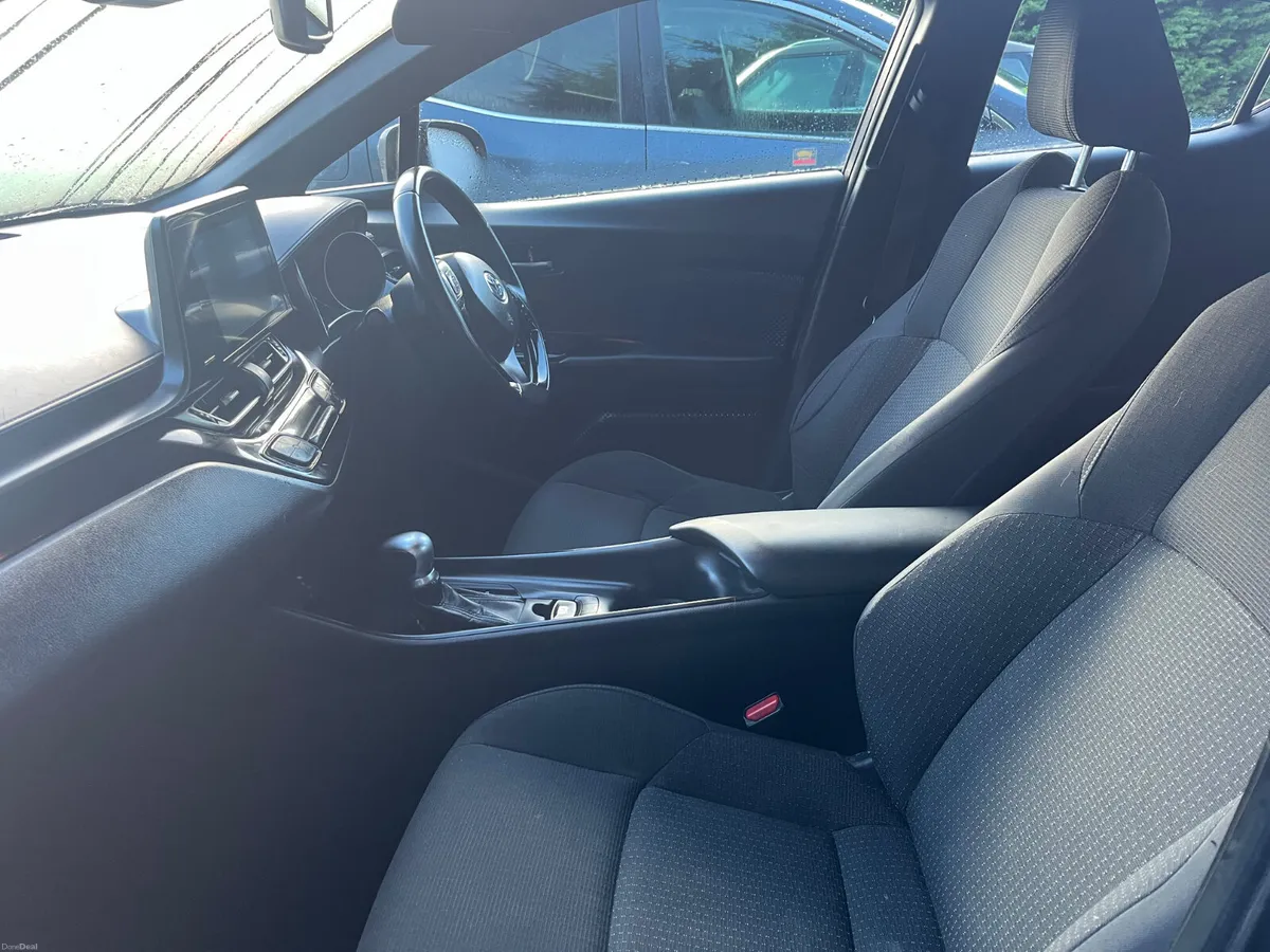 Toyota C-HR 2018 - Image 6