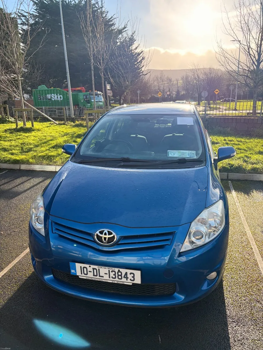 Toyota Auris 2010 - Image 2