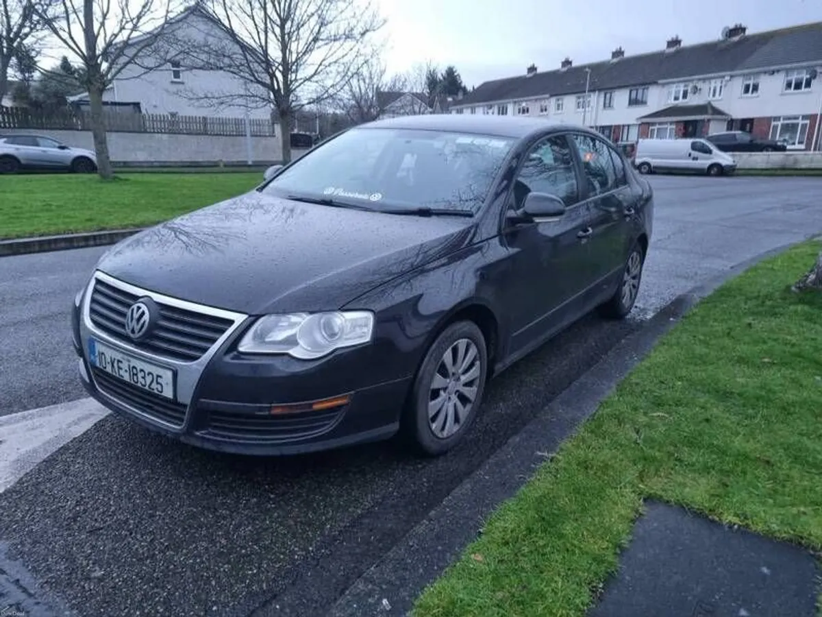 2010 Volkswagen Passat - Image 2