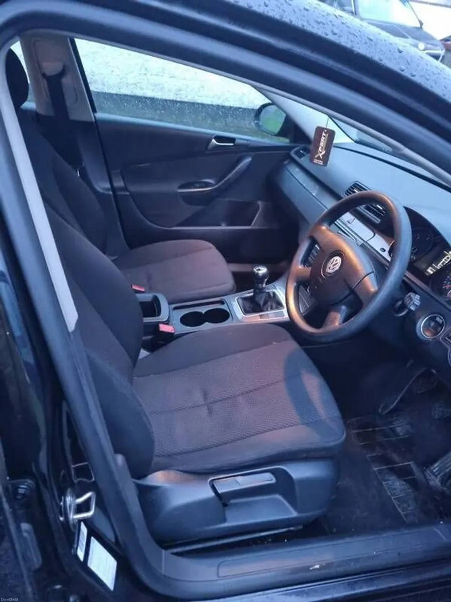 2010 Volkswagen Passat - Image 4