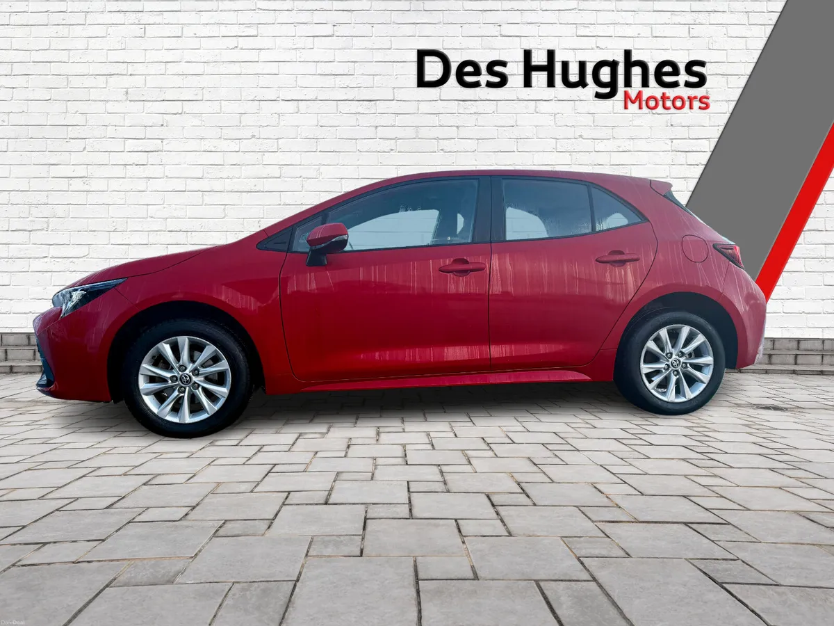 Toyota Corolla 2023 Hybrid Luna Hatch - Image 4