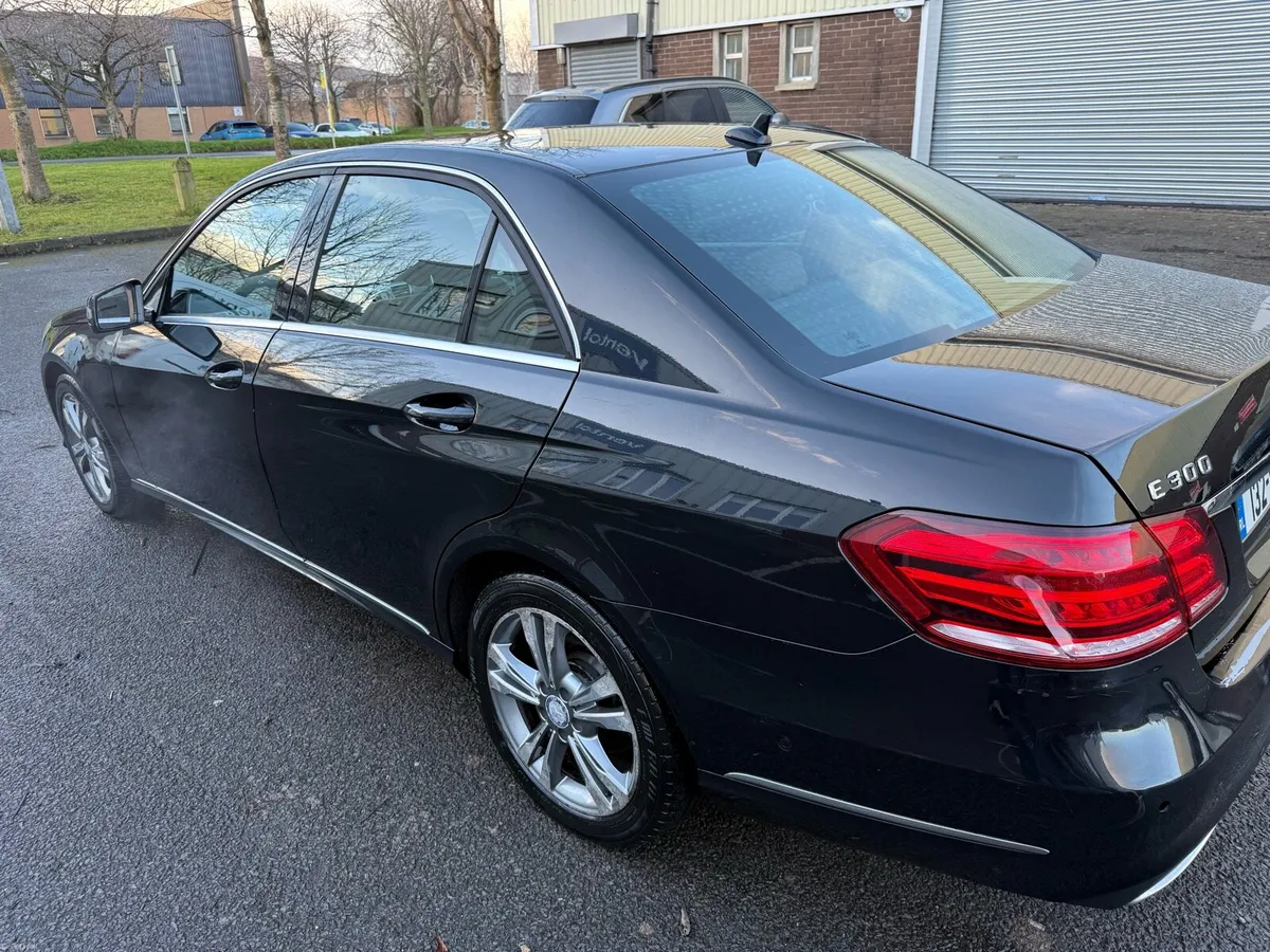 2013 Mercedes E300 hybrid diesel - Image 3