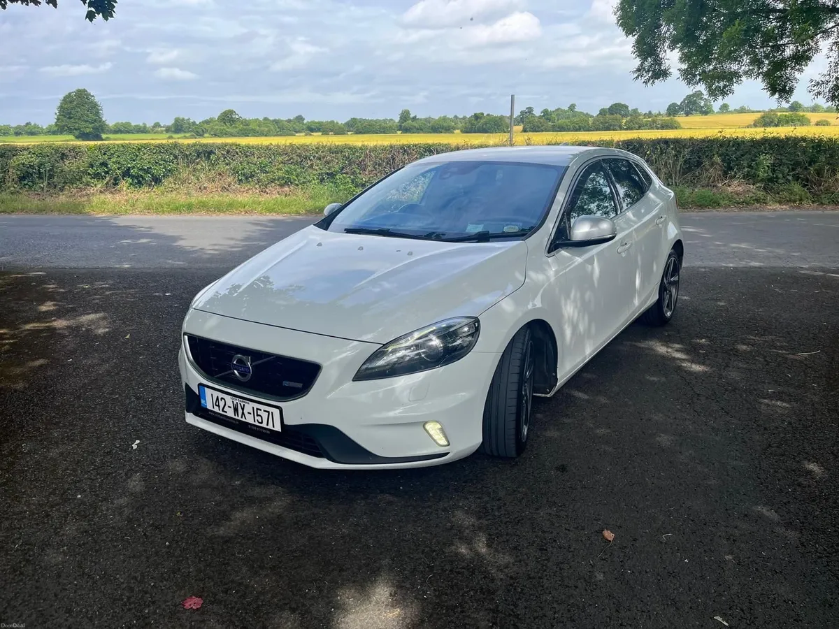 Volvo V40 - Image 1
