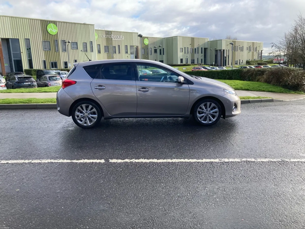 2015 Toyota Auris 1.8 Hybrid Only 146000 Klm - Image 2