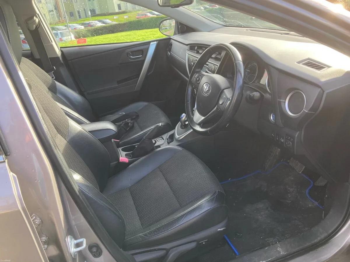 2015 Toyota Auris 1.8 Hybrid Only 146000 Klm - Image 4