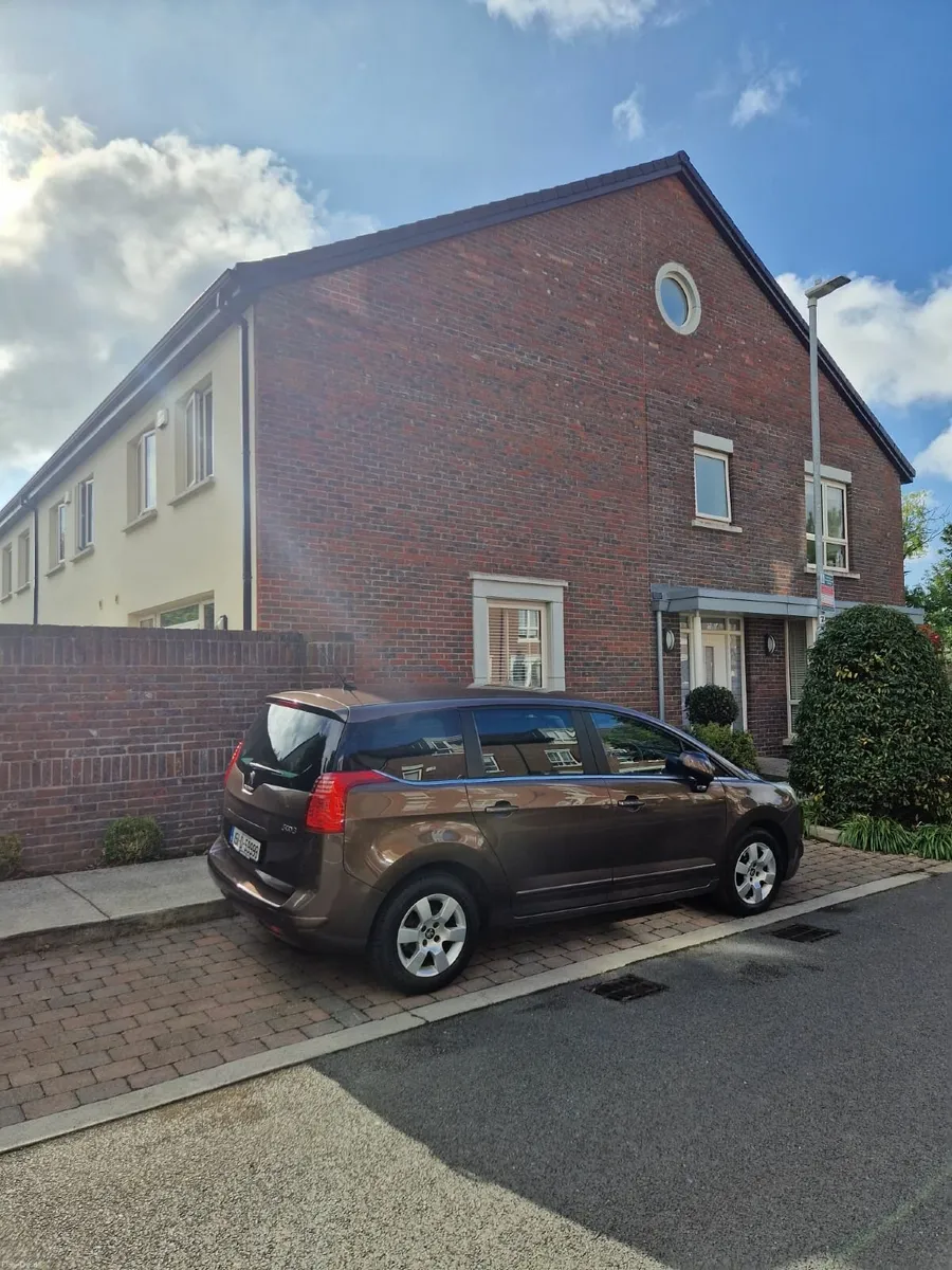 Peugeot 5008 2015 - Image 1