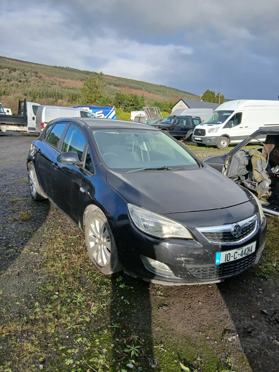 Vauxhall Astra 2010 - Image 2