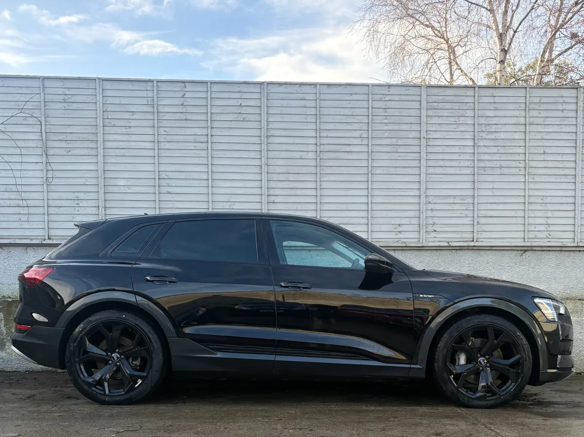 Audi e-tron 2021 TECHNIK 50 QUATTRO / 22" ALLOYS - Image 2
