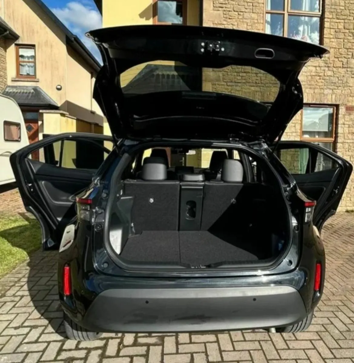 Toyota Yaris Cross 232 very low-mileage!!! New... - Image 2