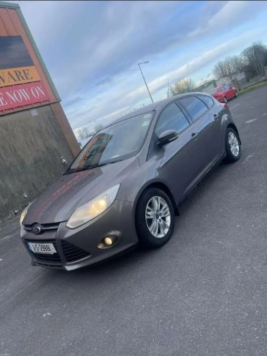 Ford Focus 2011 - Image 2