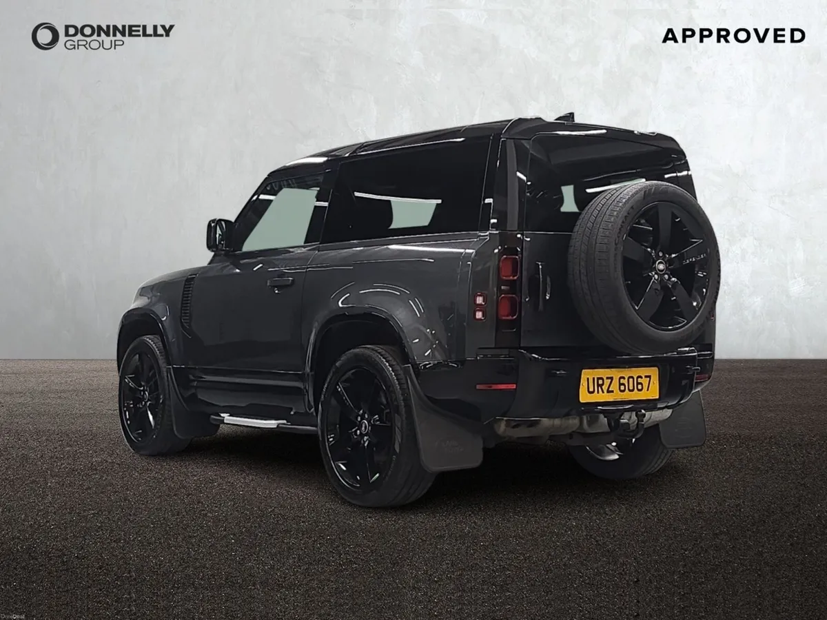 Land Rover Defender Diesel Estate X-Dynamic HSE - Image 2