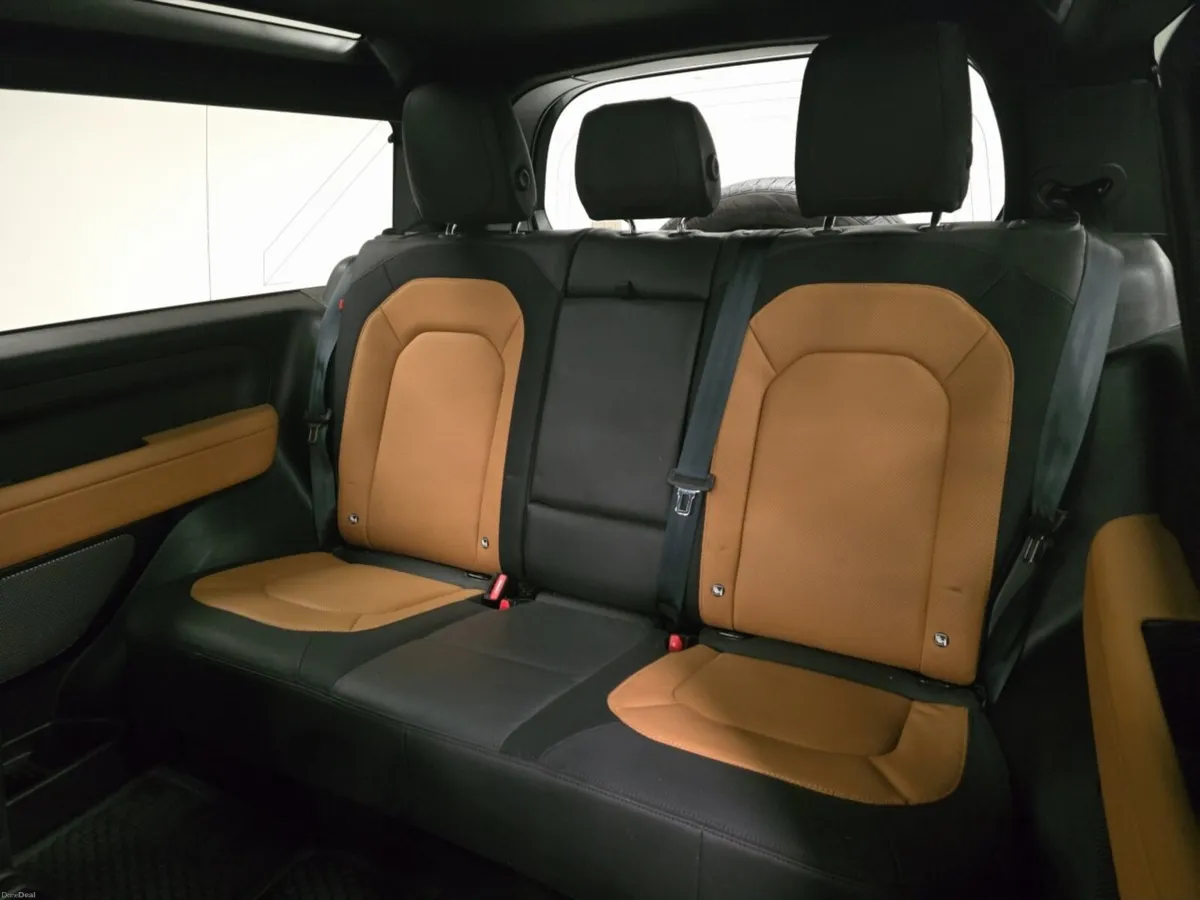 Land Rover Defender Diesel Estate X-Dynamic HSE - Image 4