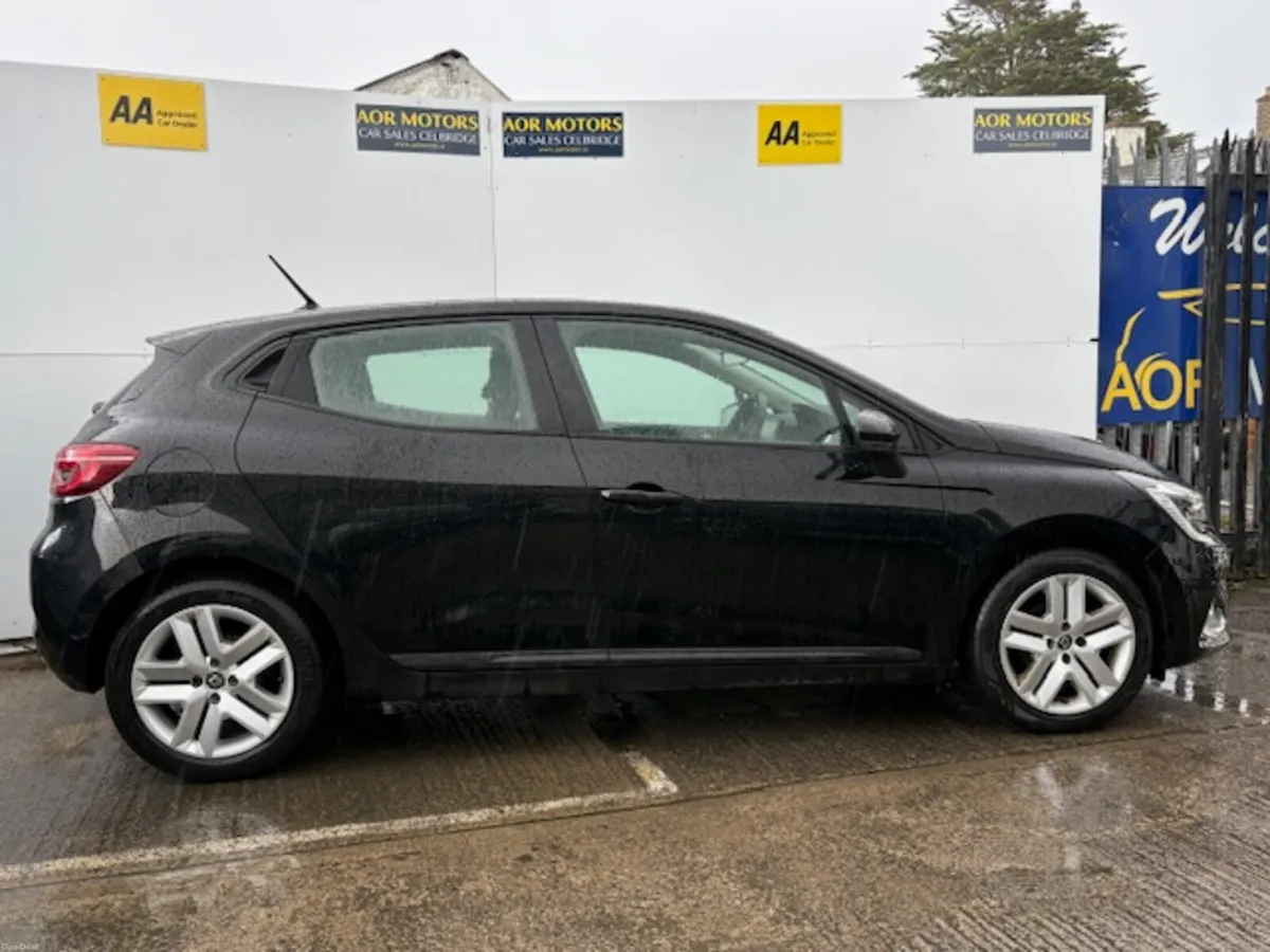 Renault Clio 2022 - Image 4