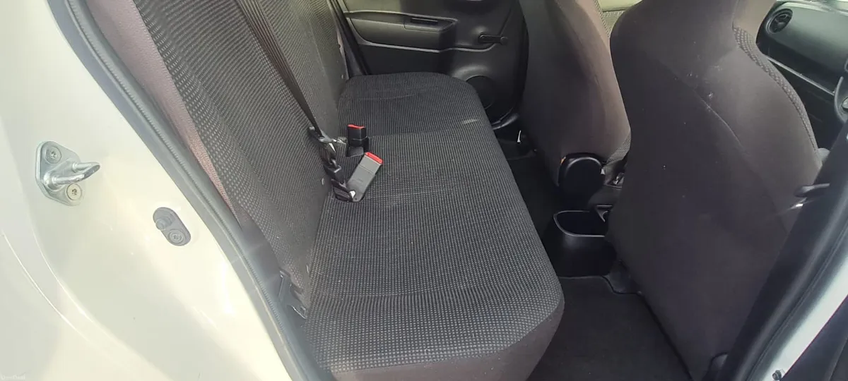 Toyota Vitz 2017 - Image 4