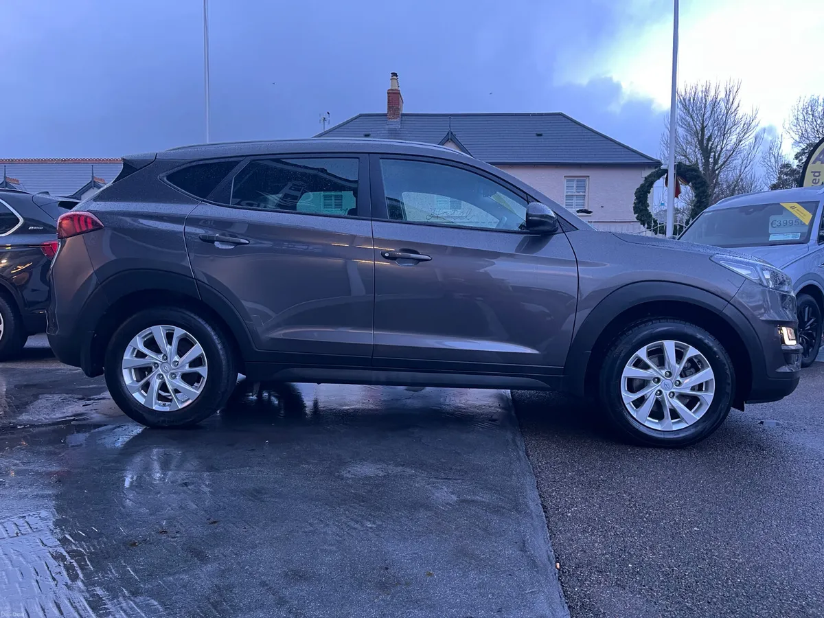 191 Hyundai Tuscon Executive petrol - Image 4