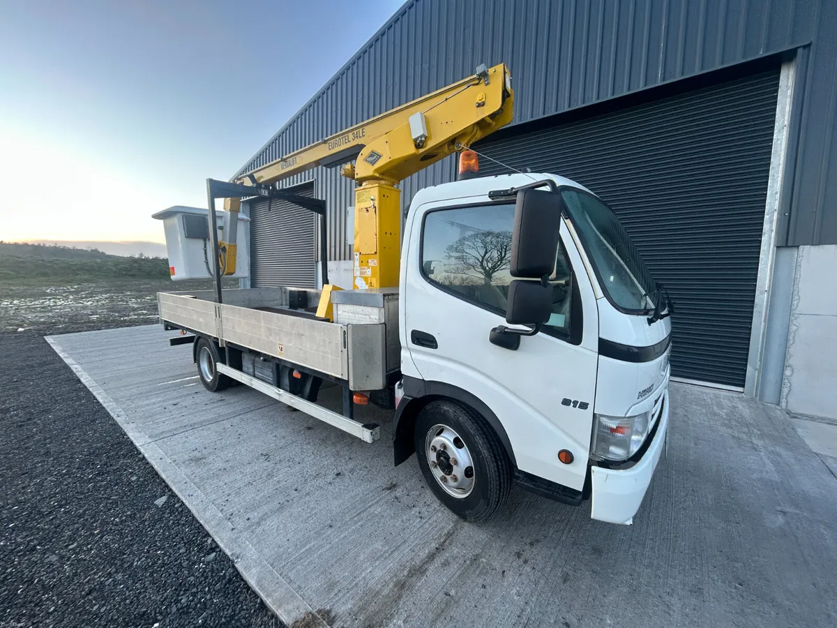 Hino 300-815 Reach Truck - Image 1