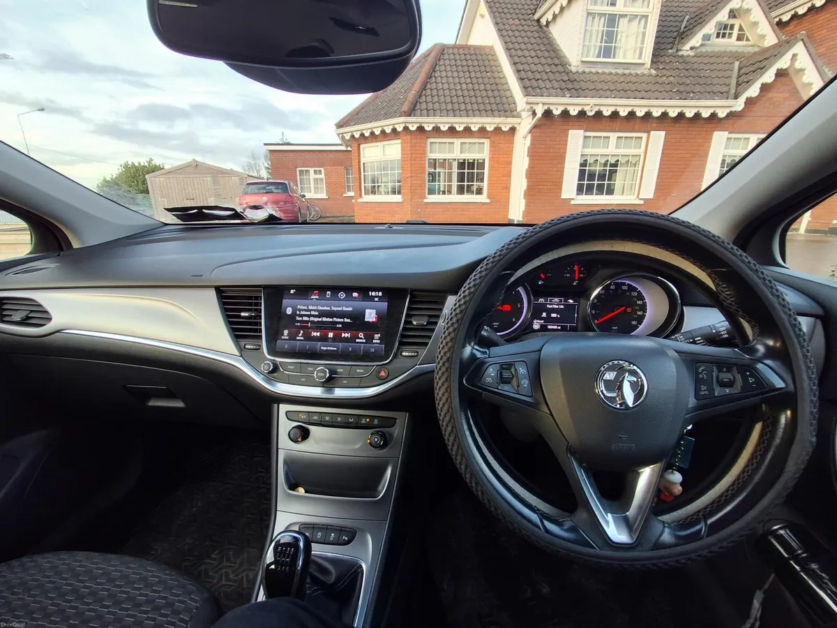 Vauxhall Astra 2016 Black Top - Image 3