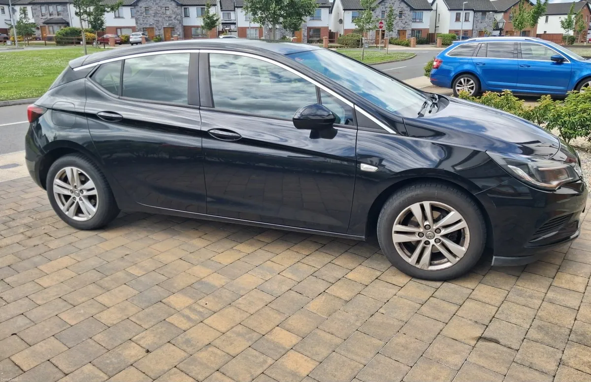 Vauxhall Astra 2016 Black Top - Image 4