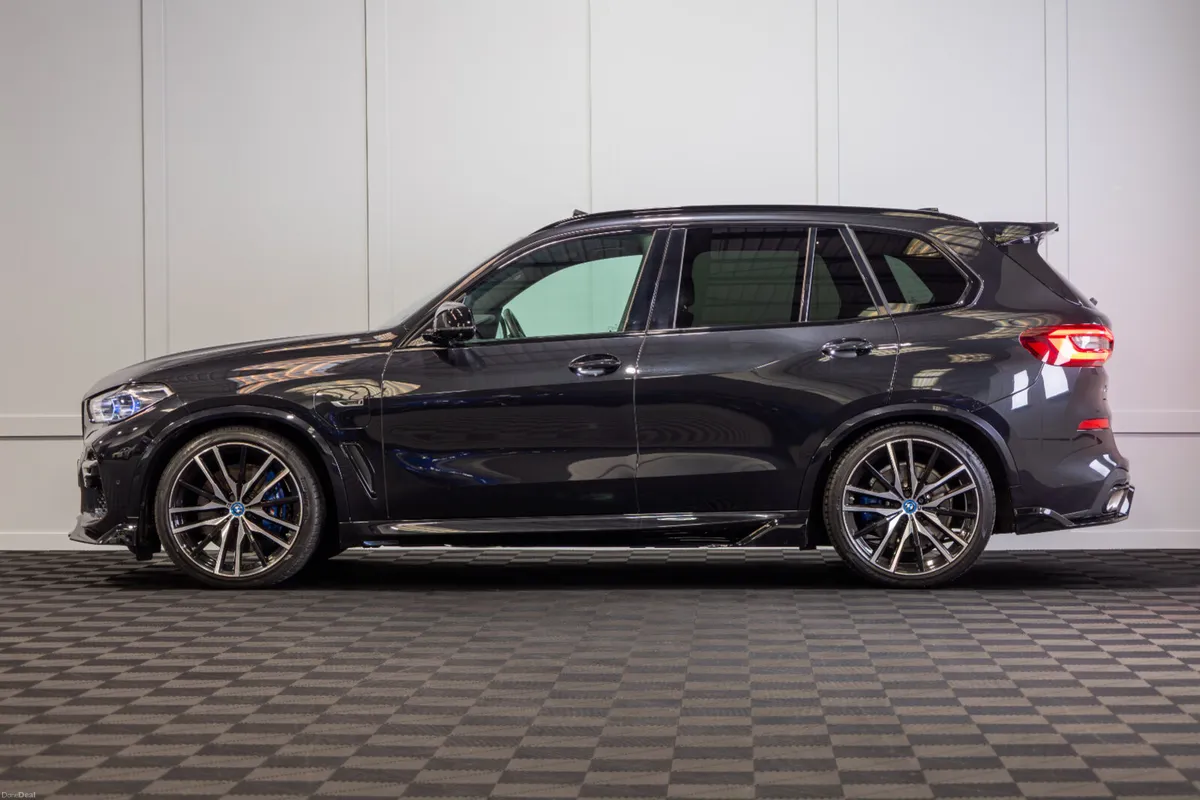 2022 BMW X5 X-Drive 45e M-Sport - Image 3