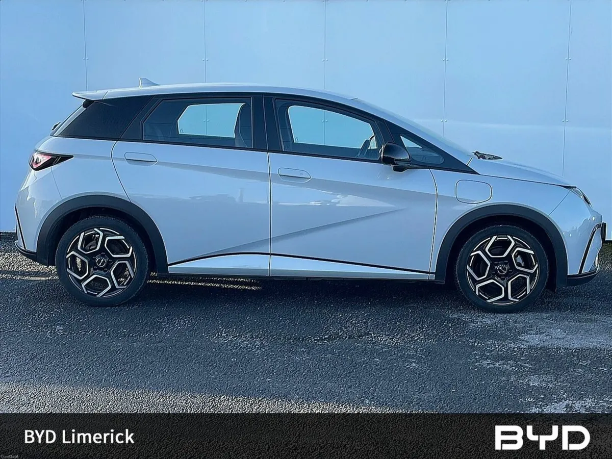 BYD DOLPHIN 60kWh 204PS Comfort - Image 4