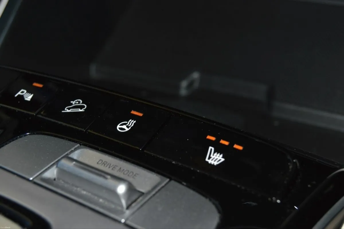 Hyundai Tucson 2WD Executive Plus HEV Auto - Image 4