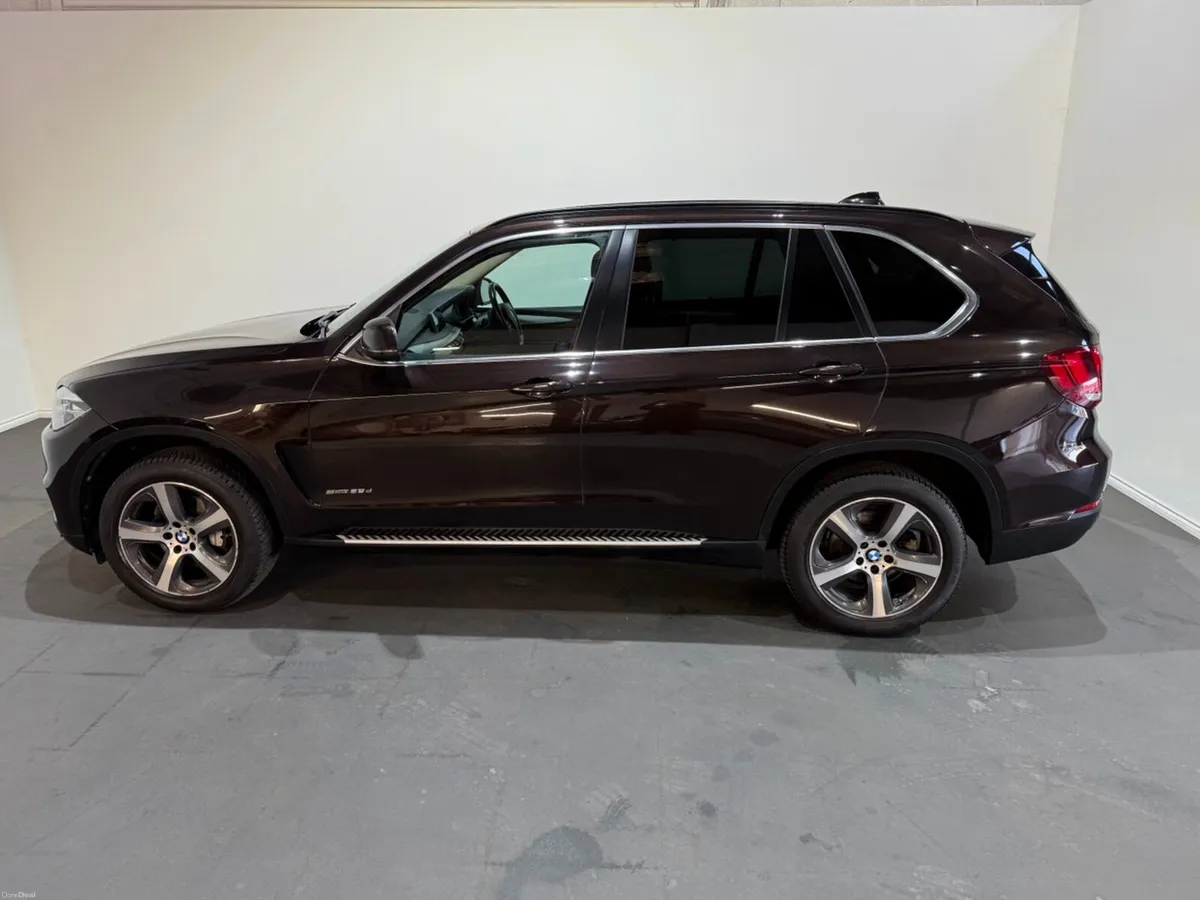 BMW X5 S Drive 25d SE 7-Seater,  Live TV pack - Image 2