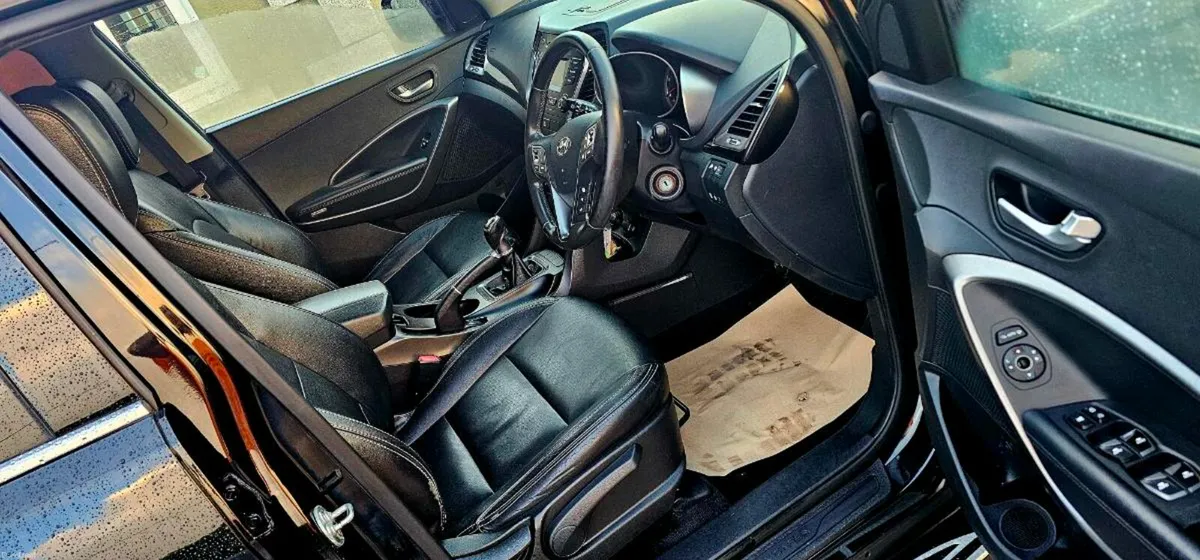 2013 Hyundai Santa Fe - Image 2