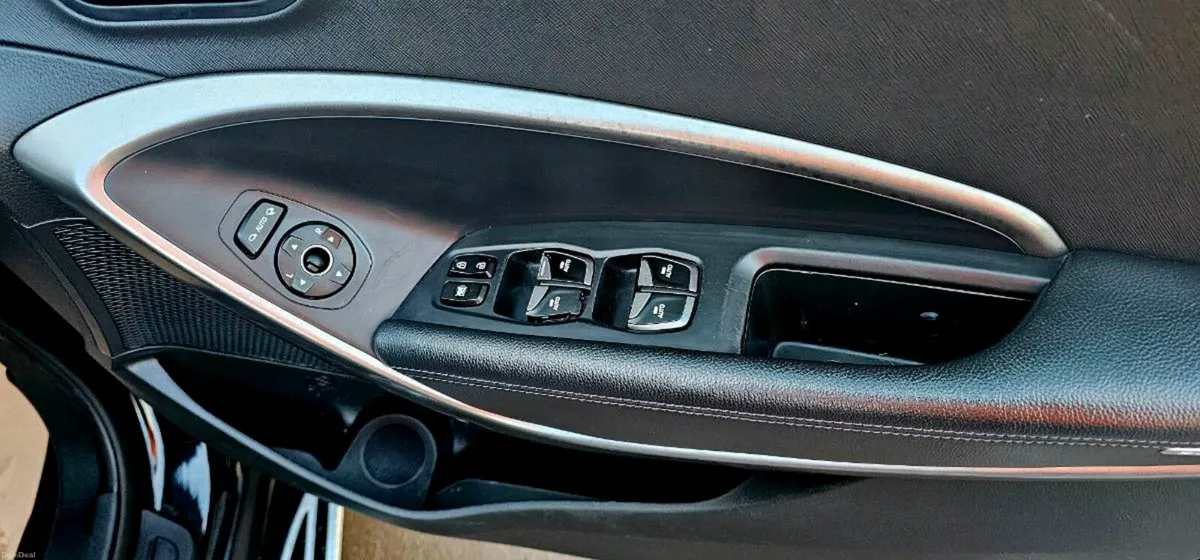 2013 Hyundai Santa Fe - Image 3