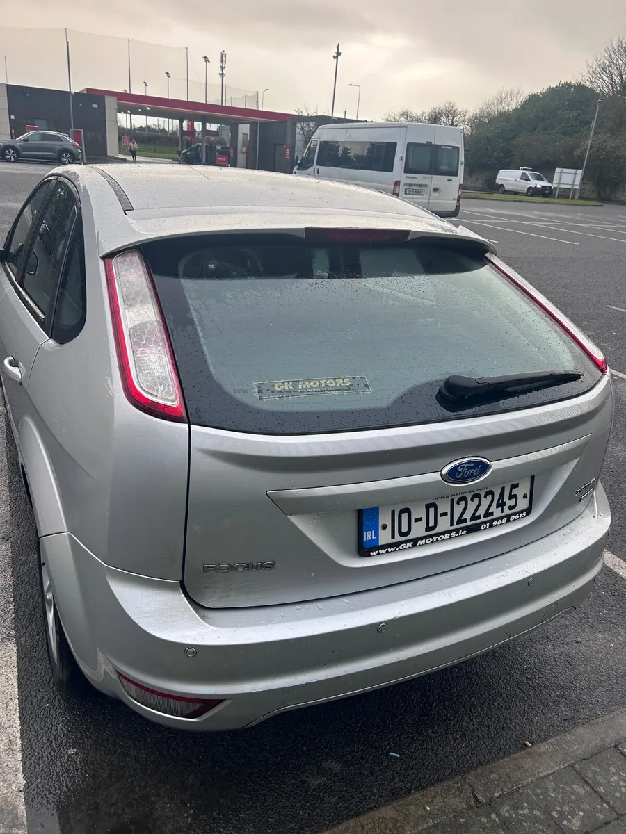 Ford Focus 2010 - Image 2