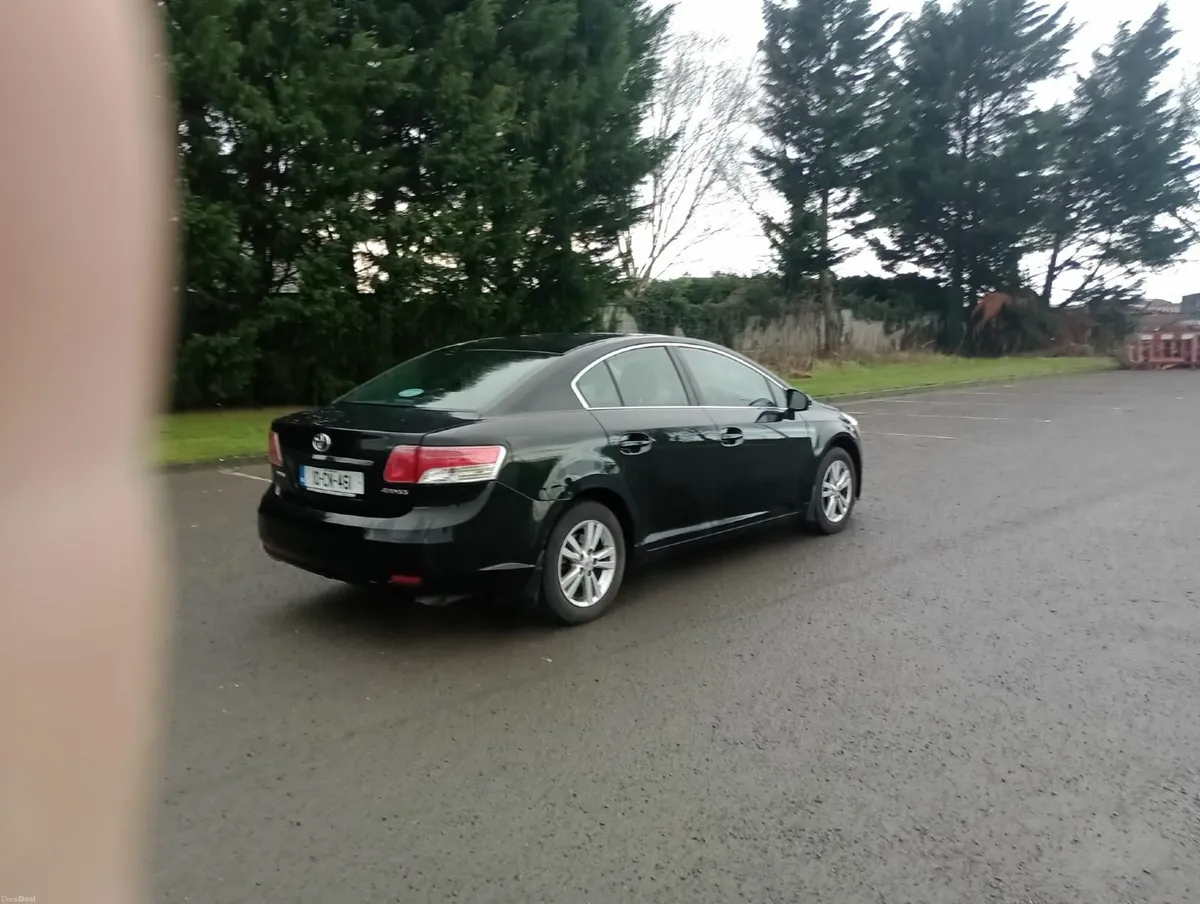 Toyota Avensis 2010 - Image 2