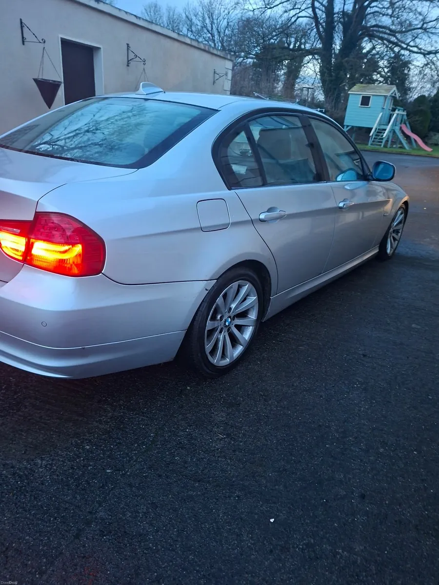 BMW 3-Series 2009 - Image 1