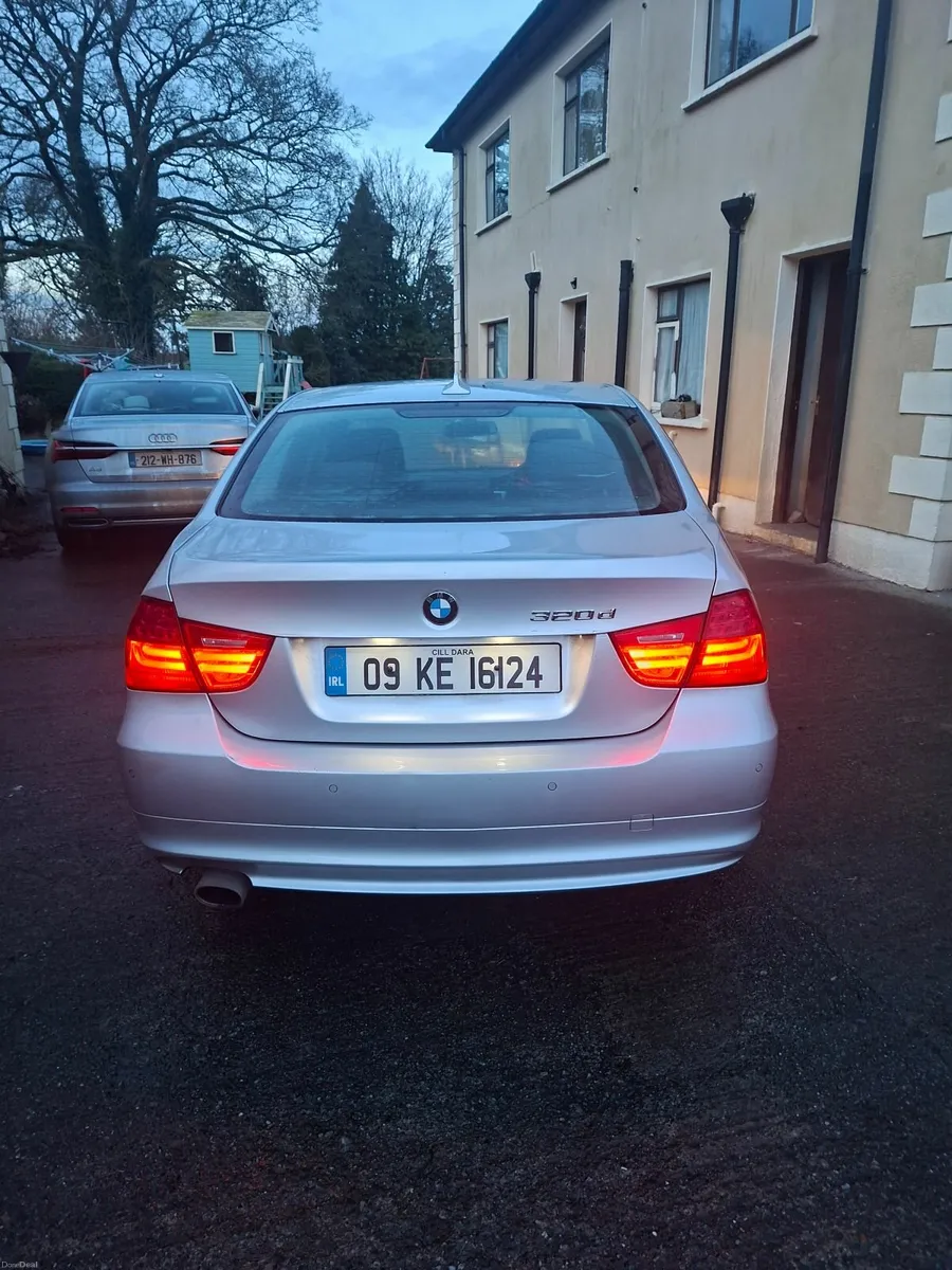 BMW 3-Series 2009 - Image 4