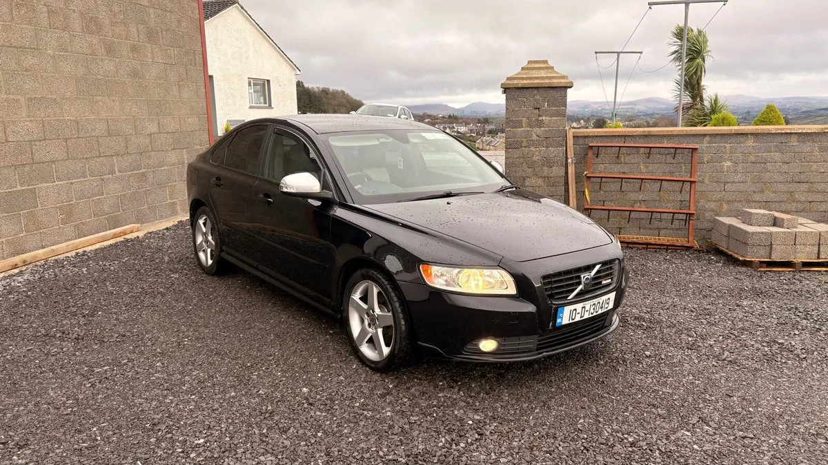 2010 Volvo s40 - Image 1
