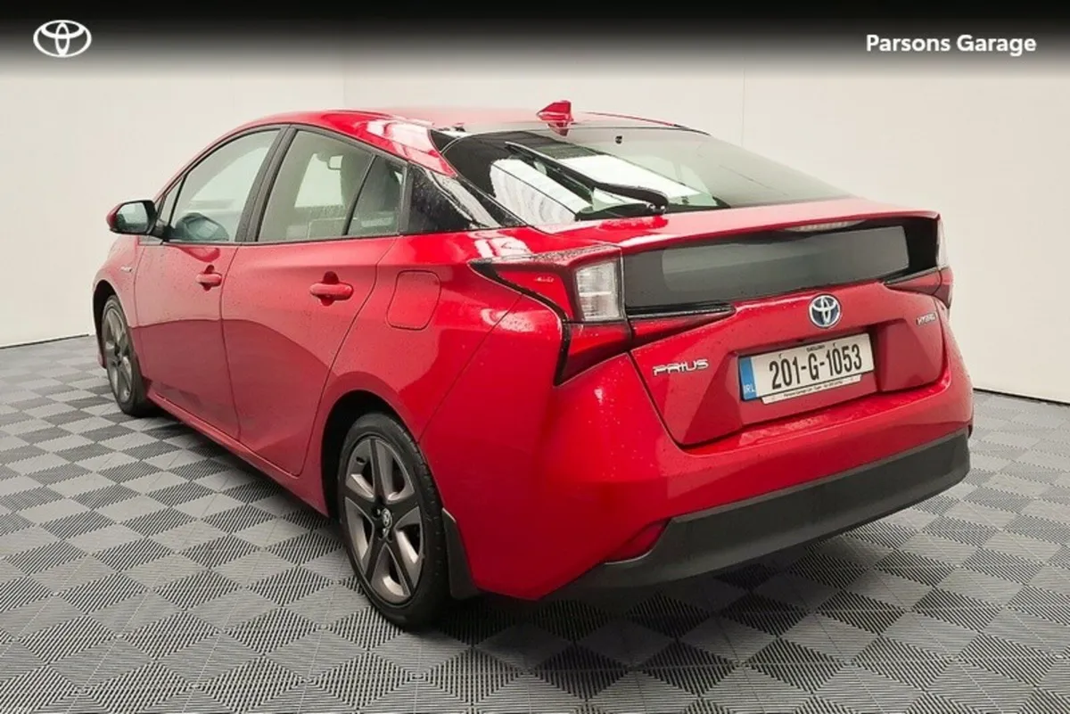 Toyota Prius PRIUS LUXURY - Image 2