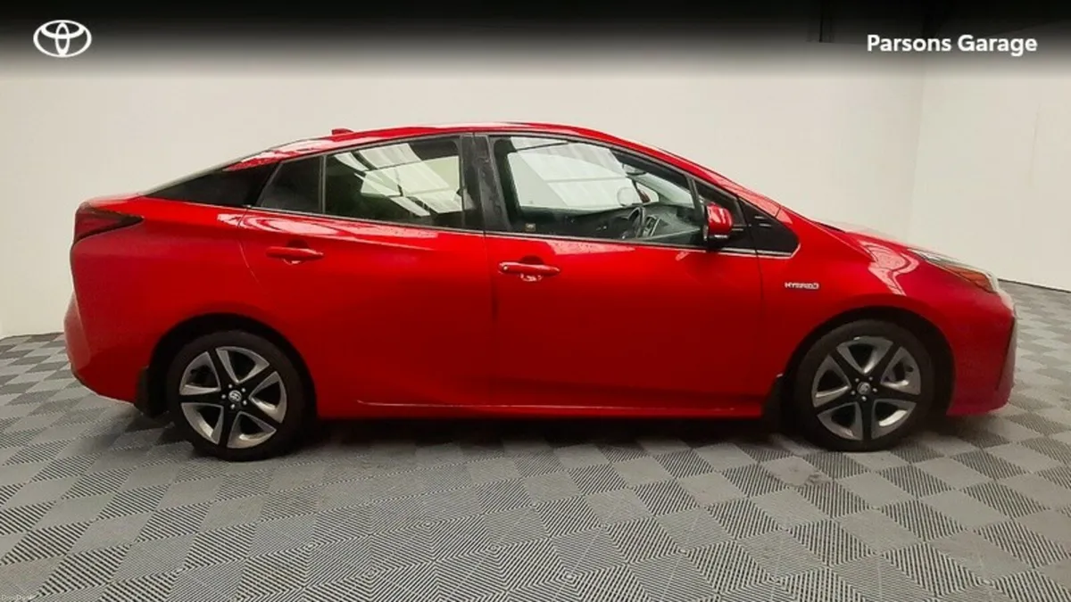 Toyota Prius PRIUS LUXURY - Image 3