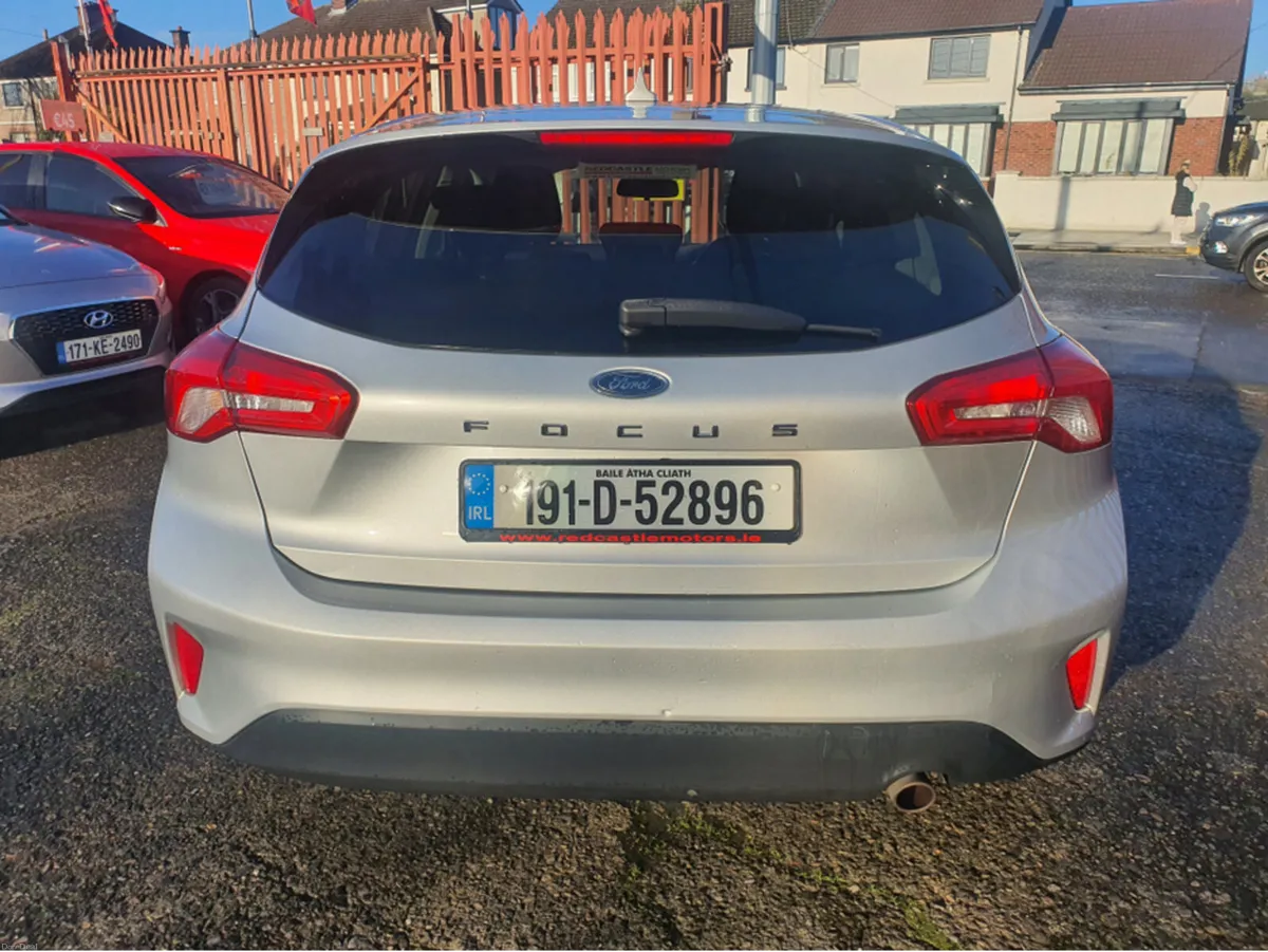 Ford Focus 1.0 T ZETEC ECOBOOST 125 **AUTO** - Image 4