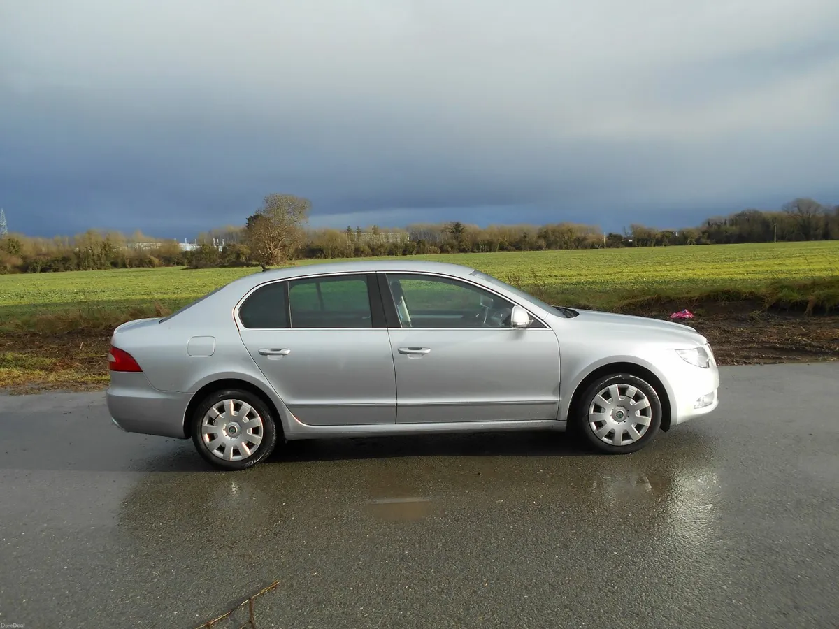 SKODA SUPERB 1.9 TDI   ONLY 134 KMS FROM NEW - Image 4
