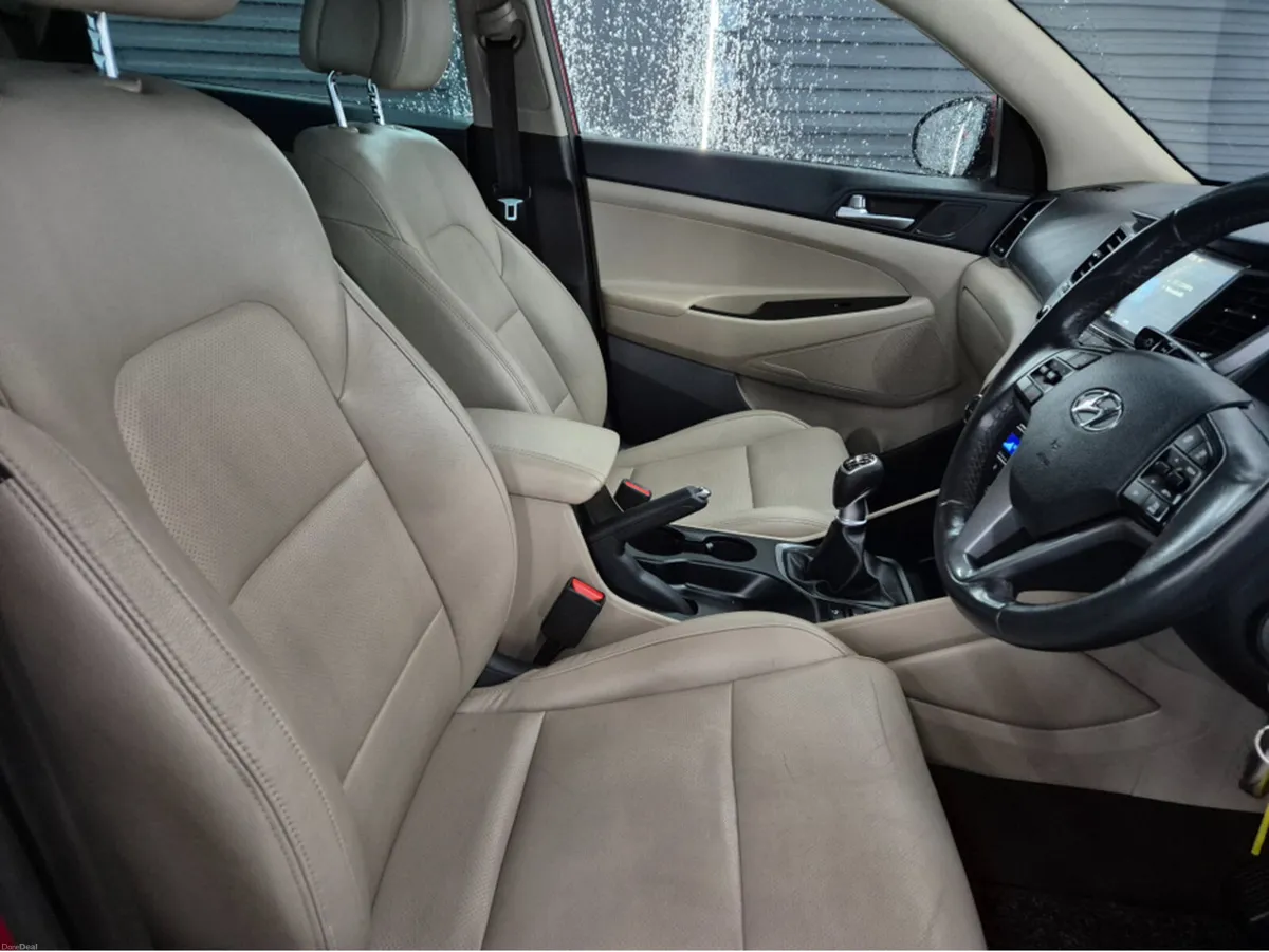Hyundai Tucson 1.7 EXECUTIVE 5DR - Image 6