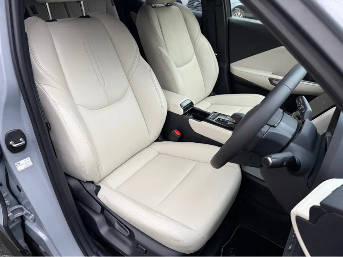 Lexus LBX PREMIUM SPECIFICATION//BEIGE LEATHER//IM - Image 4