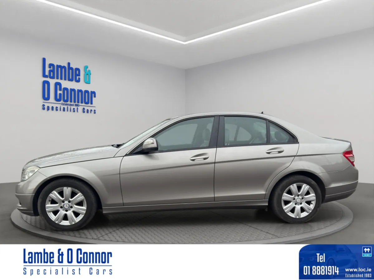 Mercedes-Benz C-Class C180 AUTOMATIC *** LOW KMS * - Image 3