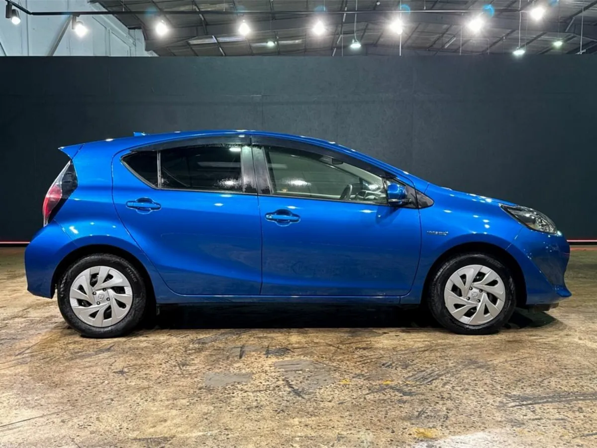 Toyota Aqua KEY START - Image 3