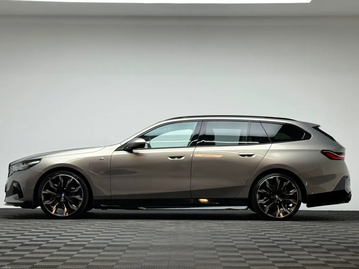 BMW 5-Series 530E M SPORT TOURING - Image 4