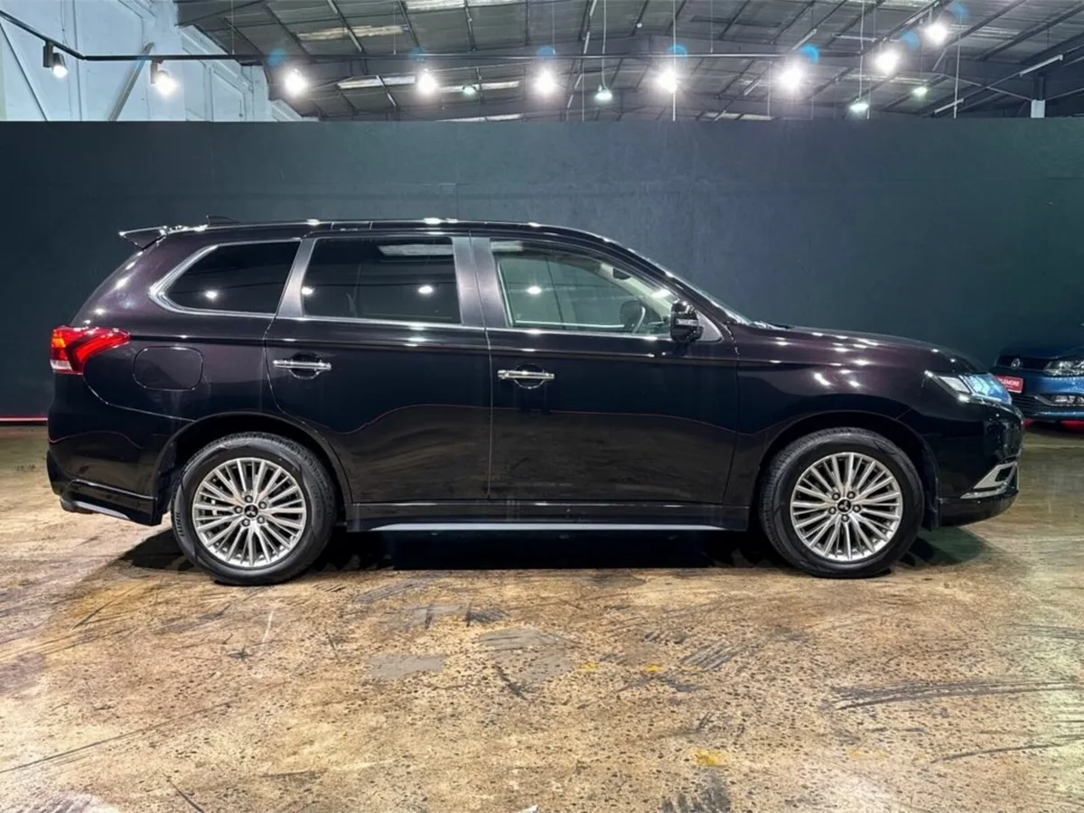 Mitsubishi Outlander PHEV 2.4L HYBRID AUTOMATIC - - Image 3