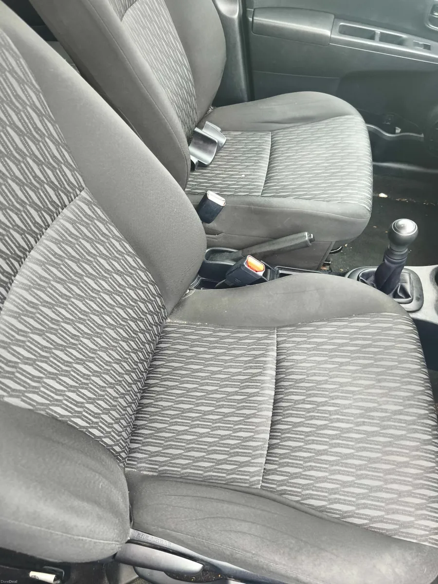 Spotless toyota Yaris 2012 - Image 4