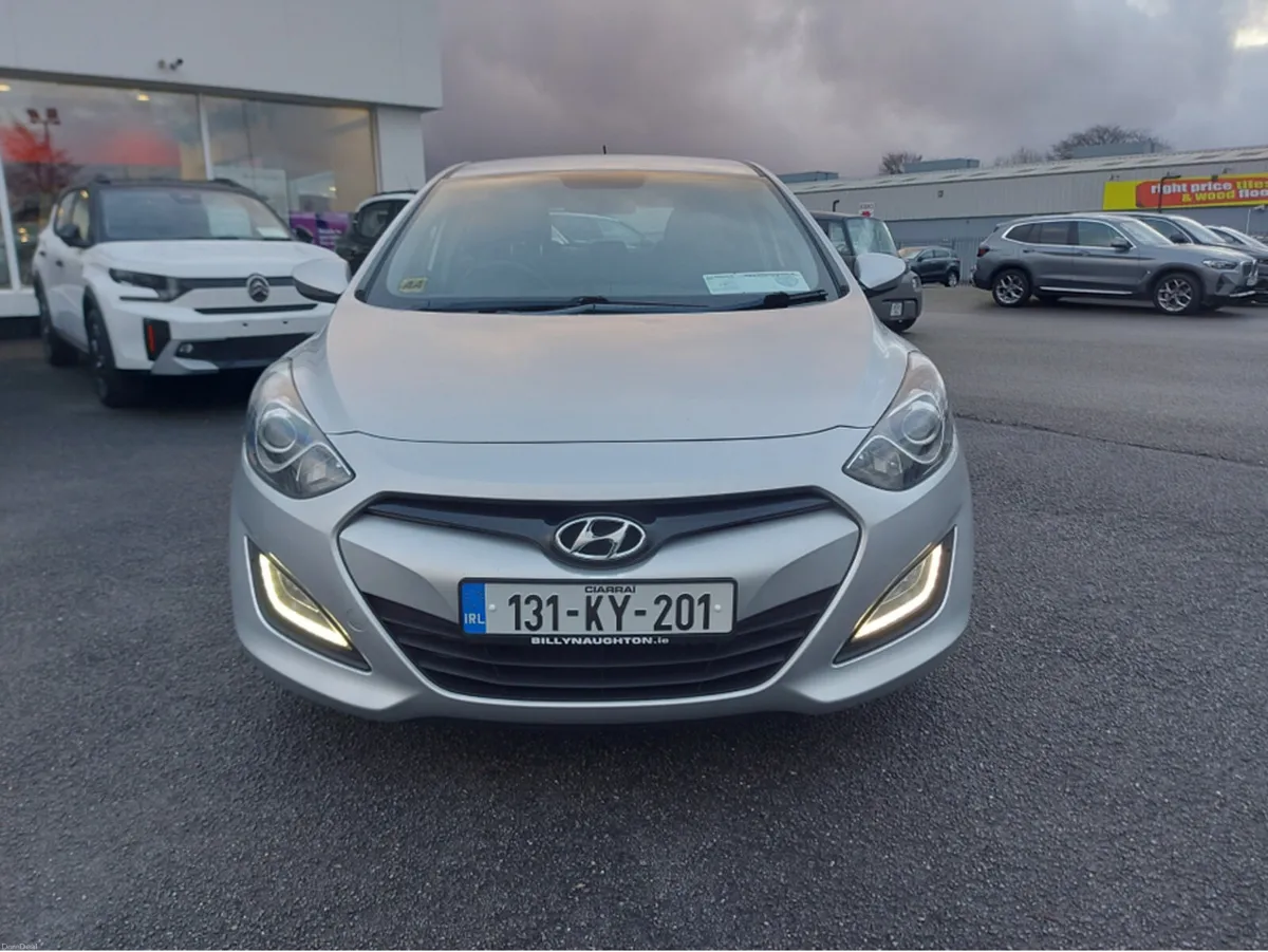 Hyundai i30 1.4 DSL CLASSIC 4DR - Image 3