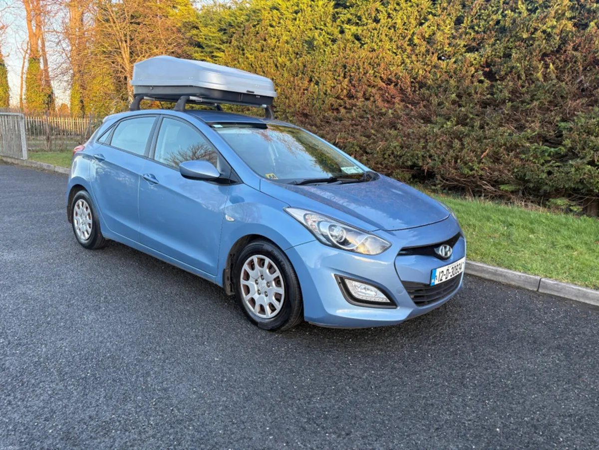 Hyundai i30 1.4 DSL CLASSIC 4DR ELITE - Image 1