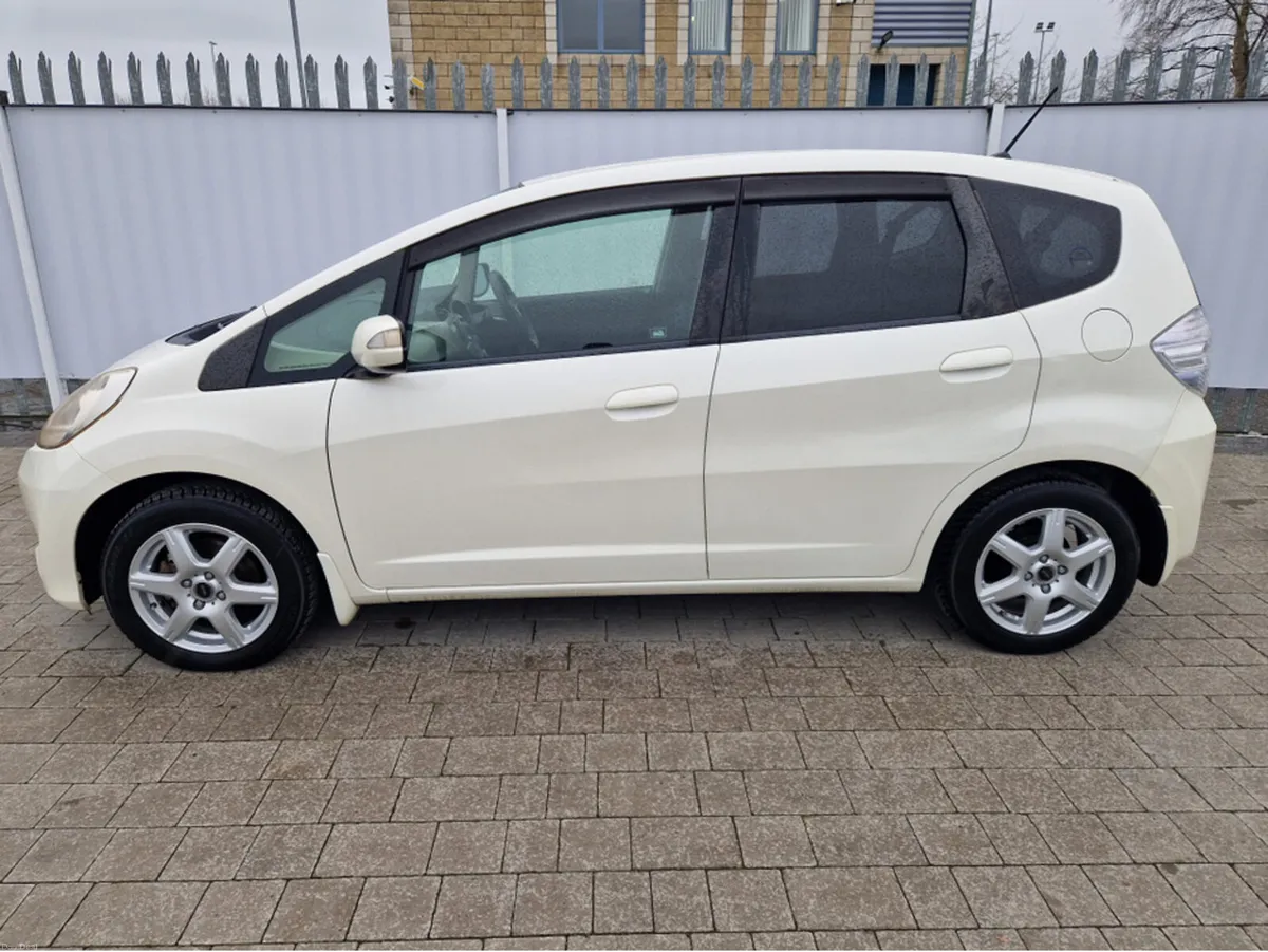 Honda Fit 1.2 PETROL AUTO - Image 4