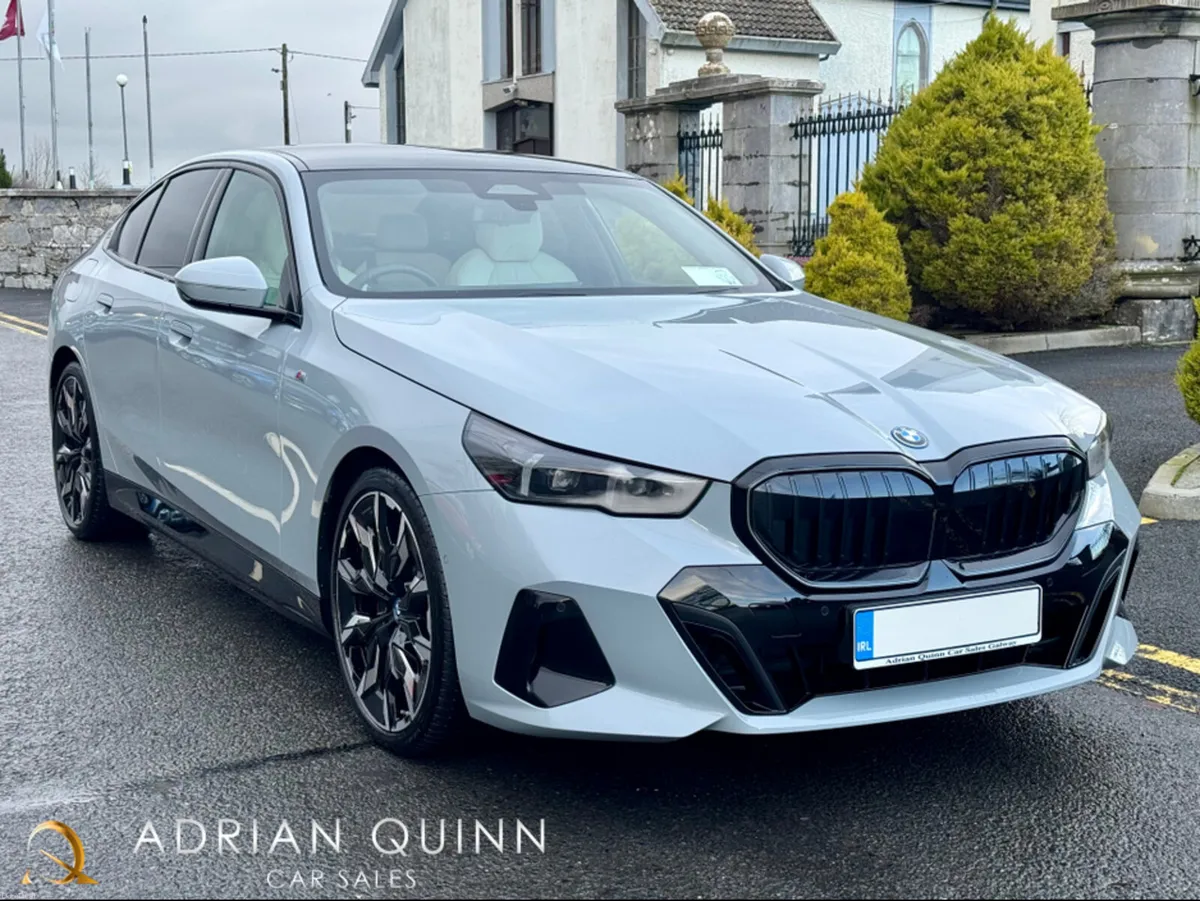 BMW 5-Series 530e M-SPORT PRO==PAN ROOF== - Image 4