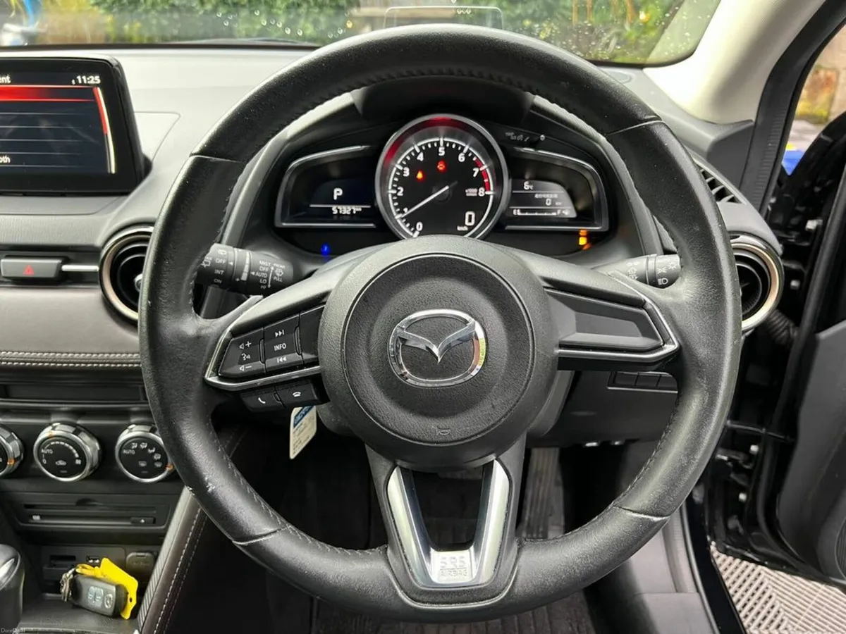 Mazda Demio 1.3 SKYACTIV // HEATED SEATS // HEADS- - Image 4