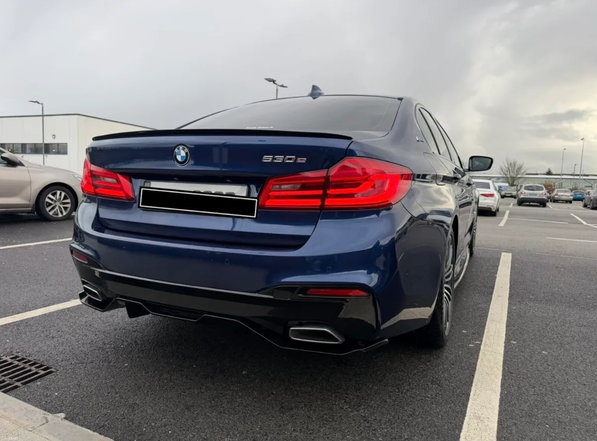 2019 BMW 530e M Sport Plug-in Hybrid Blue Metallic - Image 2
